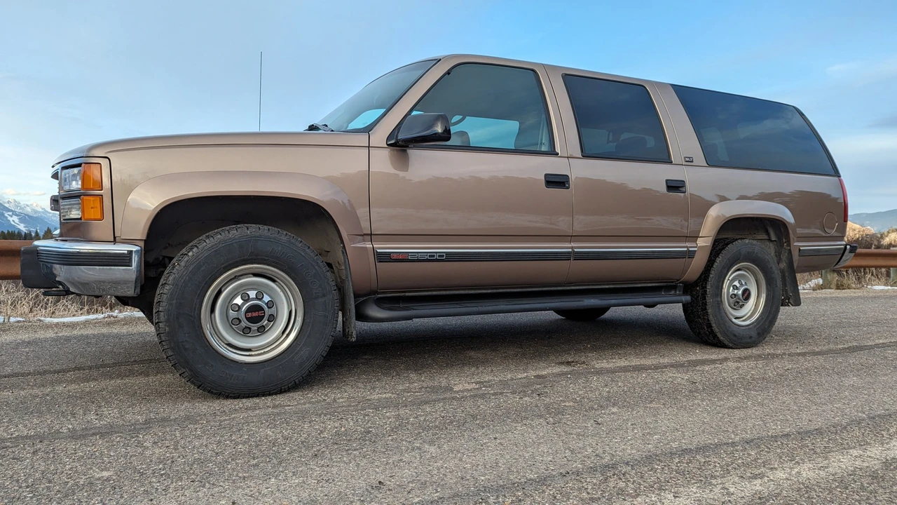 1996 GMC Suburban 8th Gen - Image 25 of 31