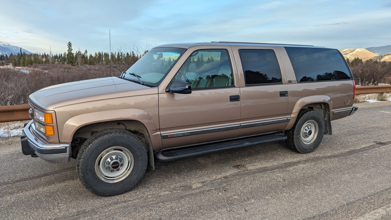 1996 GMC Suburban 8th Gen - Image 26 of 31