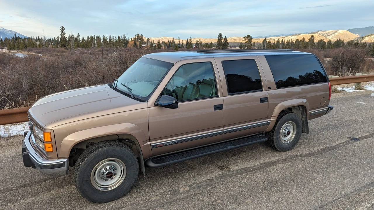 1996 GMC Suburban 8th Gen - Image 27 of 31