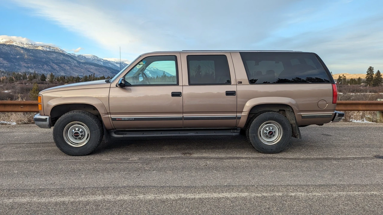 1996 GMC Suburban 8th Gen - Image 24 of 31