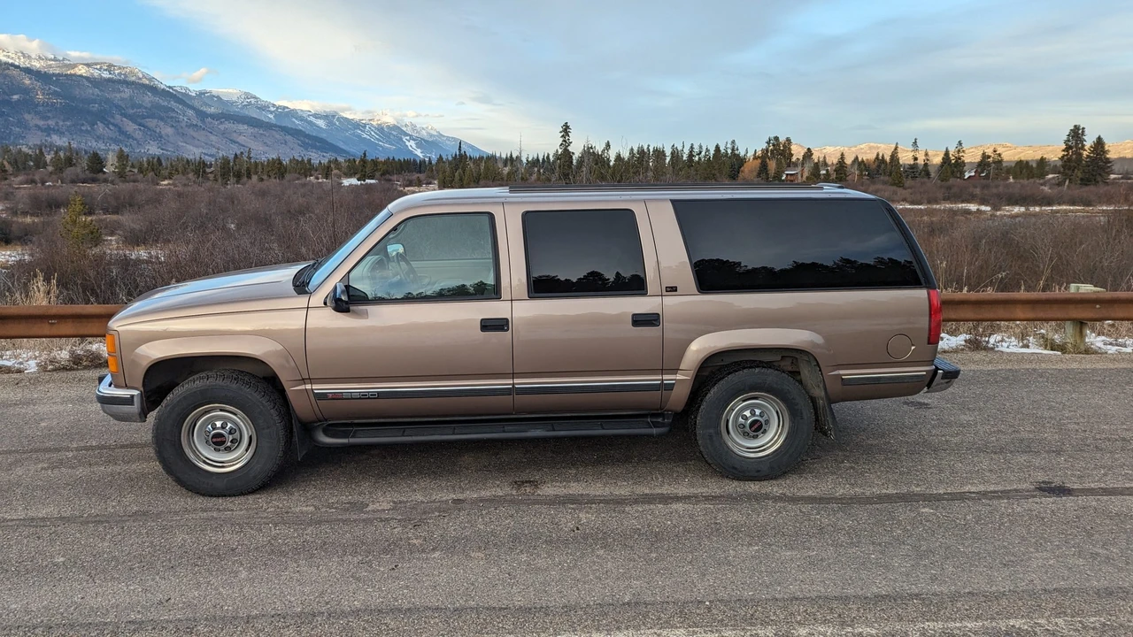 1996 GMC Suburban 8th Gen - Image 23 of 31