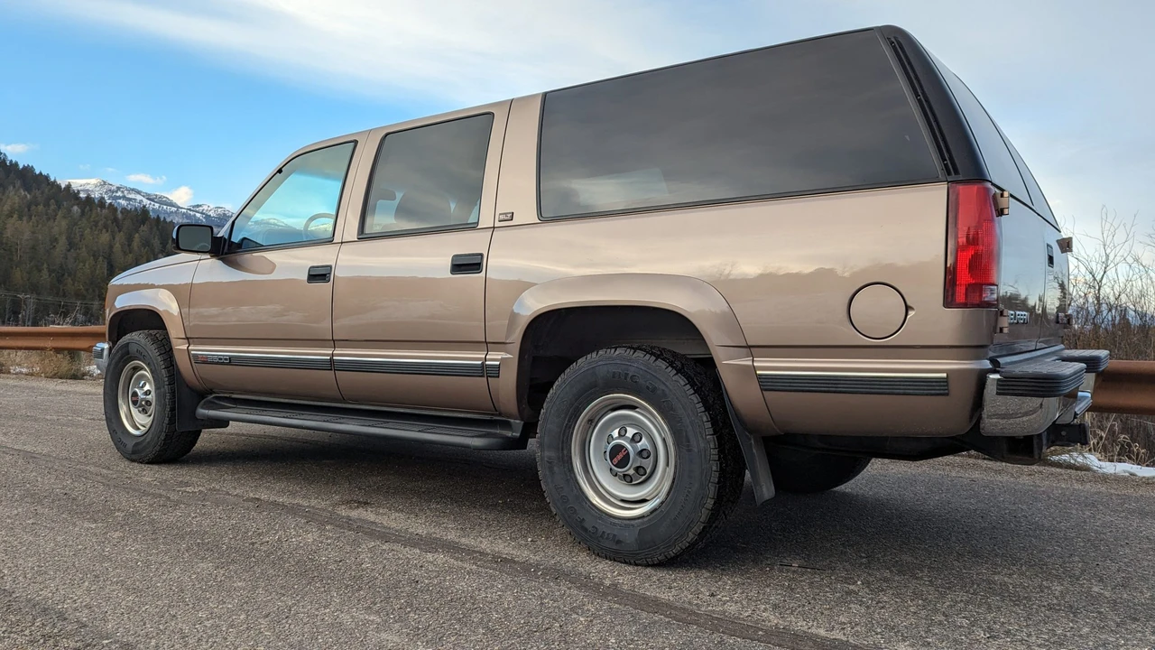 1996 GMC Suburban 8th Gen - Image 22 of 31