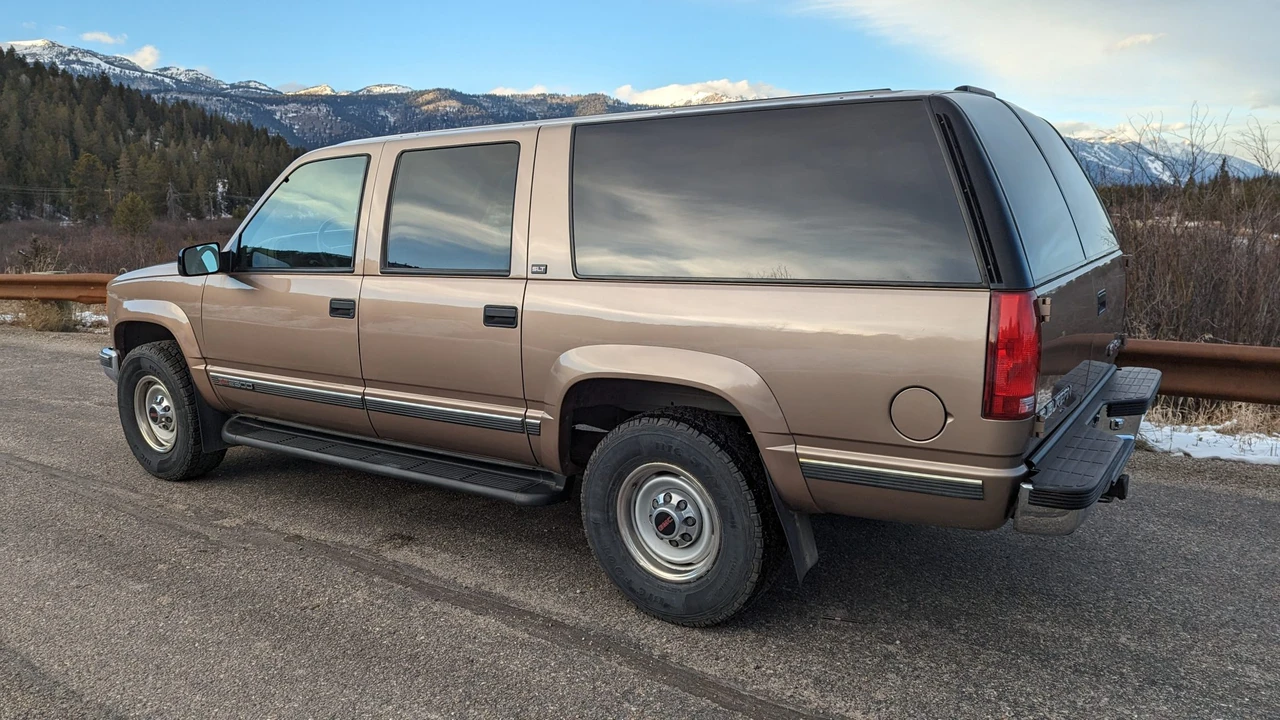 1996 GMC Suburban 8th Gen - Image 21 of 31