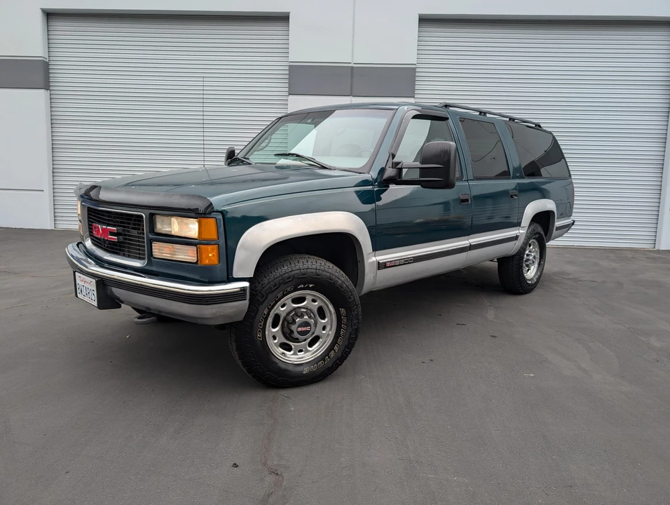 1996 GMC Suburban 8th Gen - Image 3 of 31