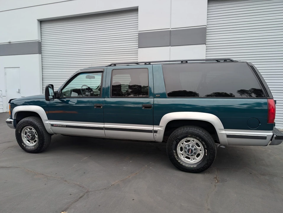 1996 GMC Suburban 8th Gen - Image 9 of 31