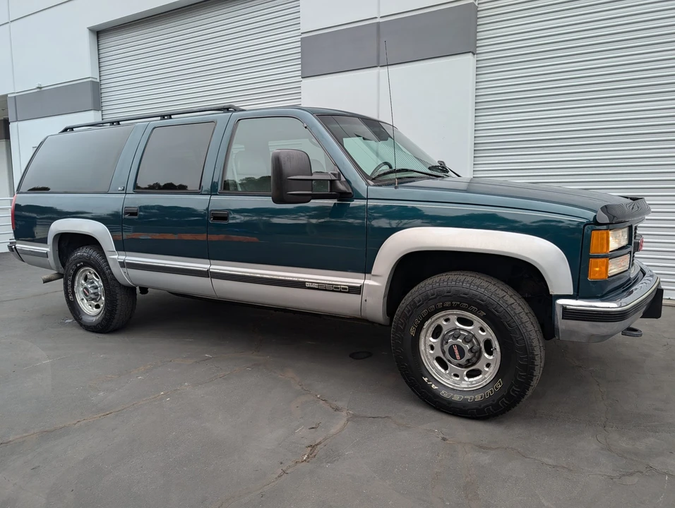1996 GMC Suburban 8th Gen - Image 19 of 31
