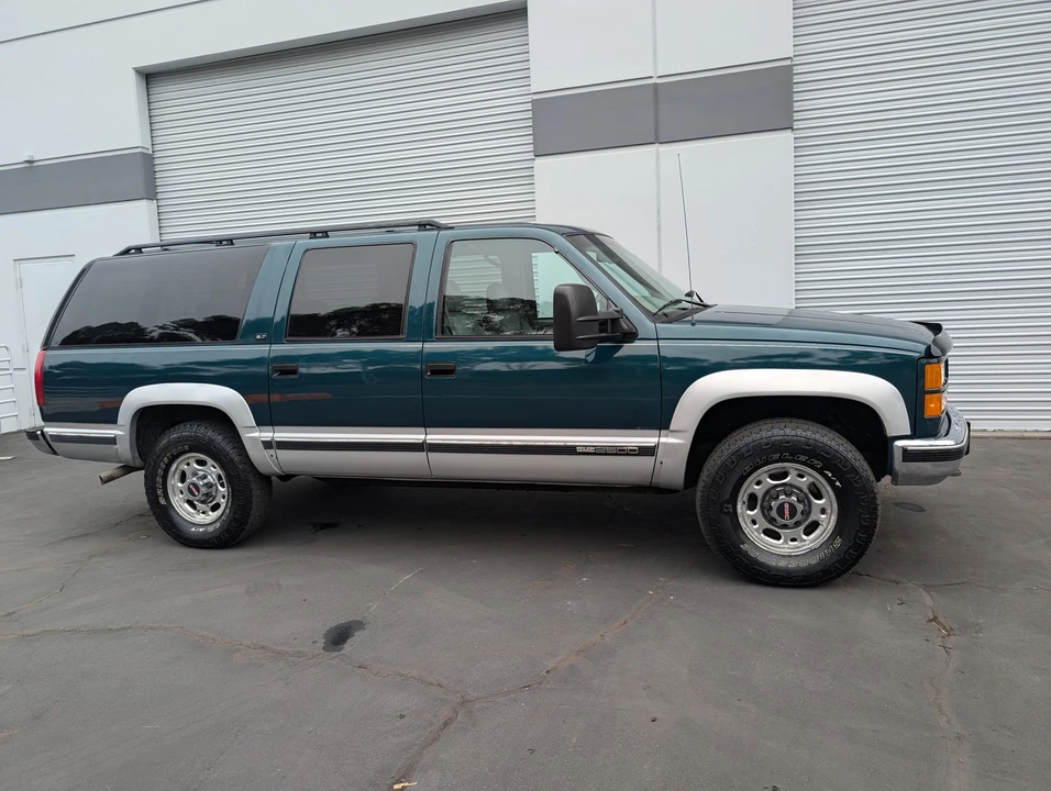 1996 GMC Suburban 8th Gen - Image 18 of 31