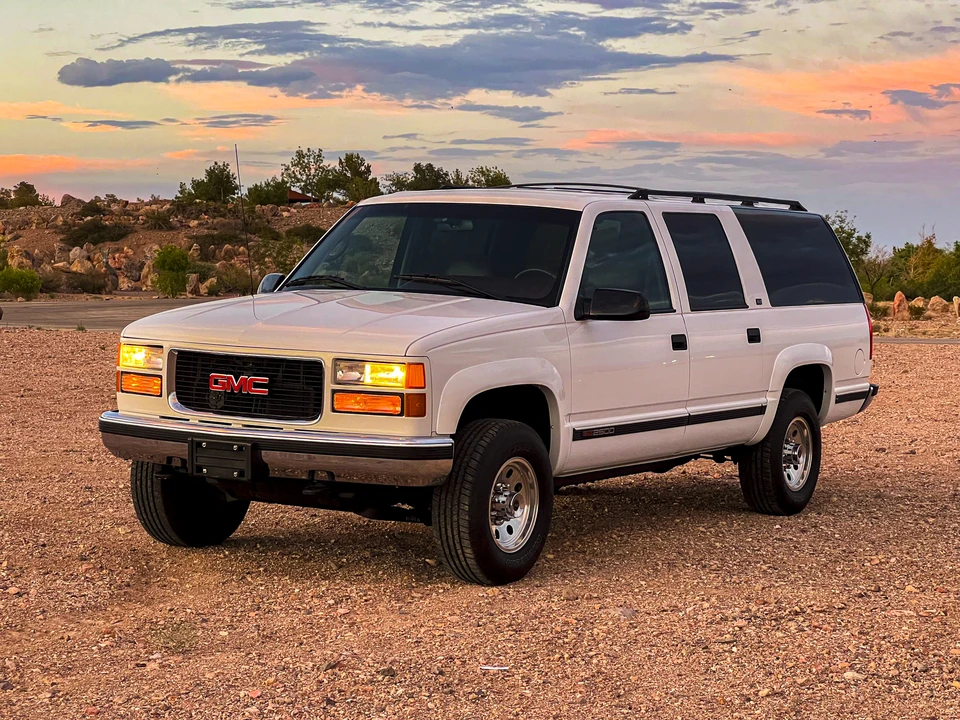 1996 GMC Suburban 8th Gen - Image 5 of 31