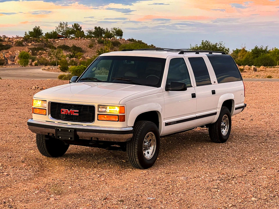 1996 GMC Suburban 8th Gen - Image 2 of 31