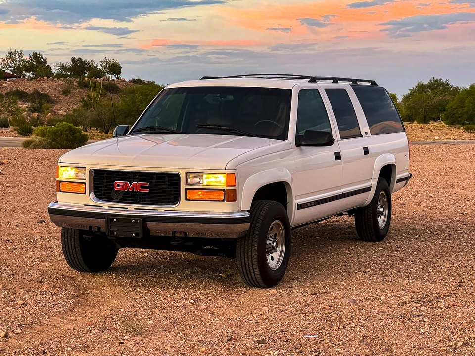 1996 GMC Suburban 8th Gen - Image 3 of 31
