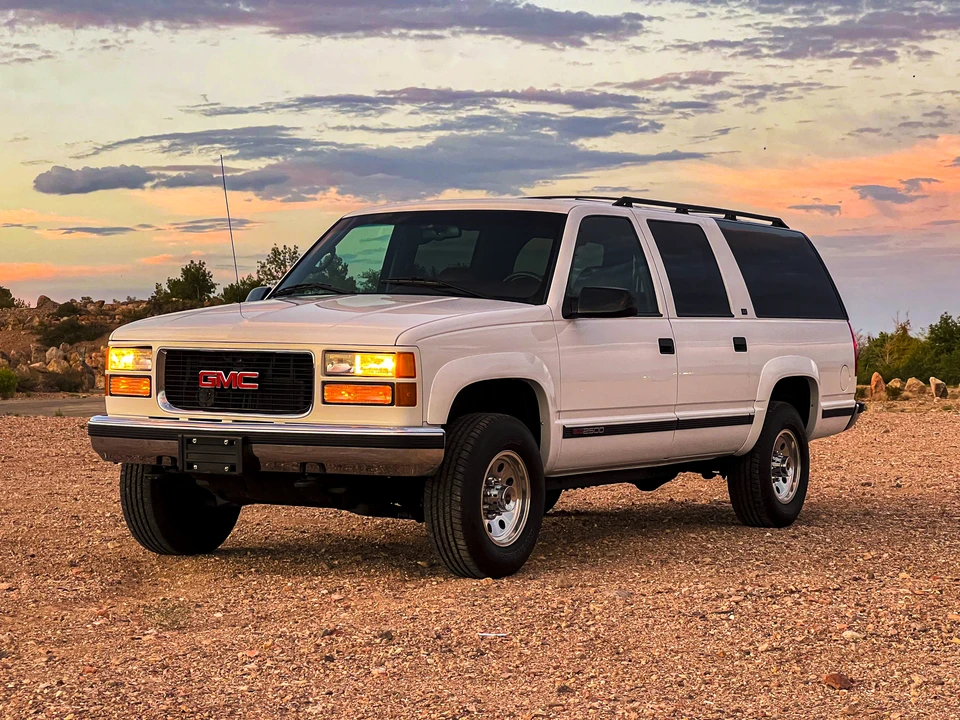 1996 GMC Suburban 8th Gen - Image 4 of 31