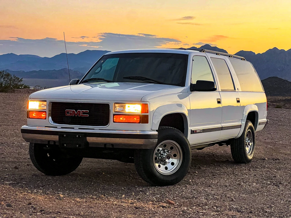 1996 GMC Suburban 8th Gen - Image 8 of 31