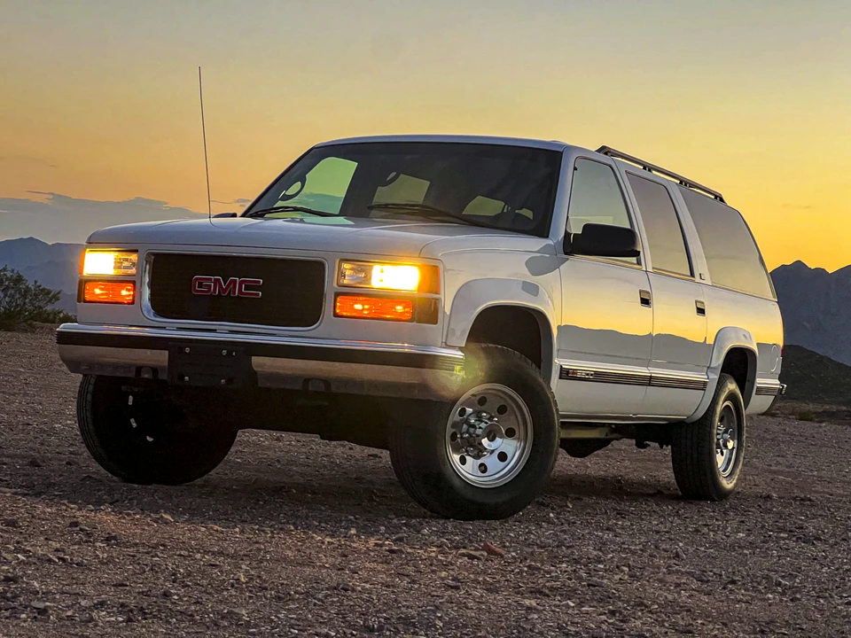 1996 GMC Suburban 8th Gen - Image 9 of 31