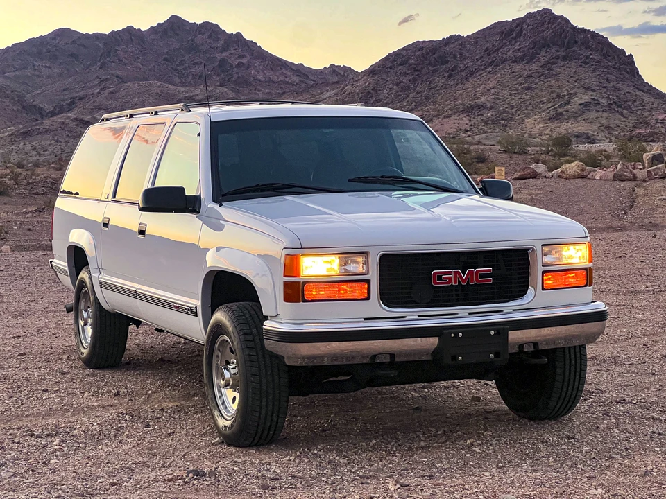 1996 GMC Suburban 8th Gen - Image 27 of 31