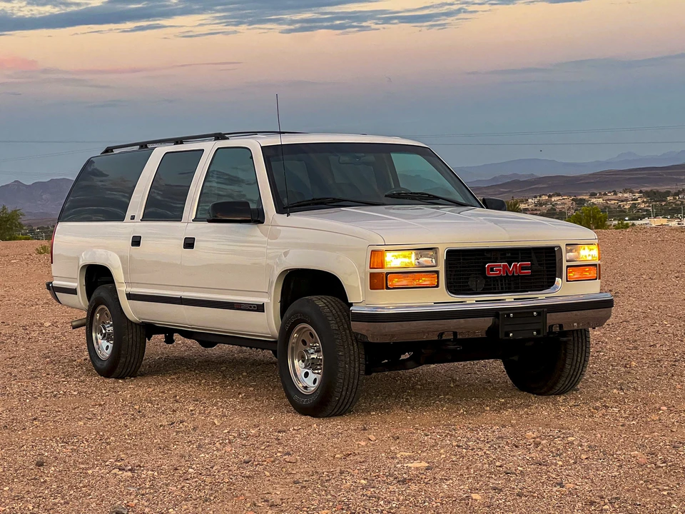 1996 GMC Suburban 8th Gen - Image 26 of 31