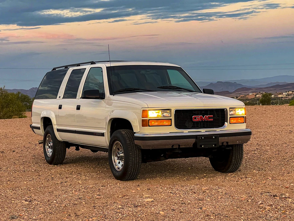 1996 GMC Suburban 8th Gen - Image 25 of 31