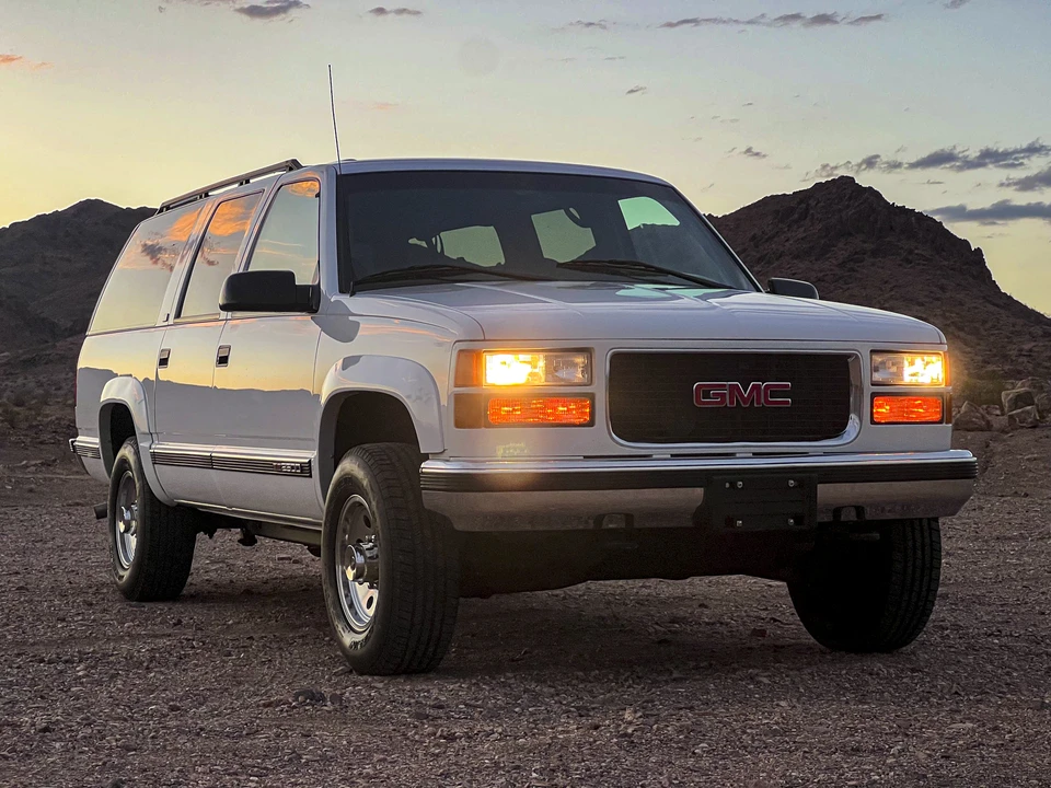 1996 GMC Suburban 8th Gen - Image 30 of 31