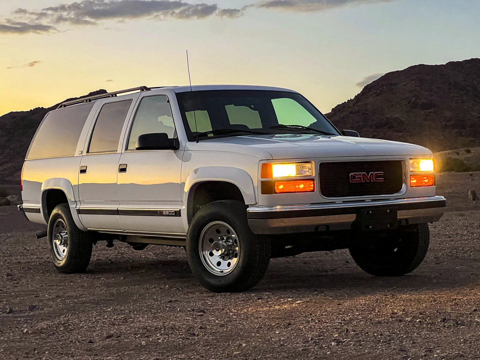 1996 GMC Suburban 8th Gen - Image 24 of 31