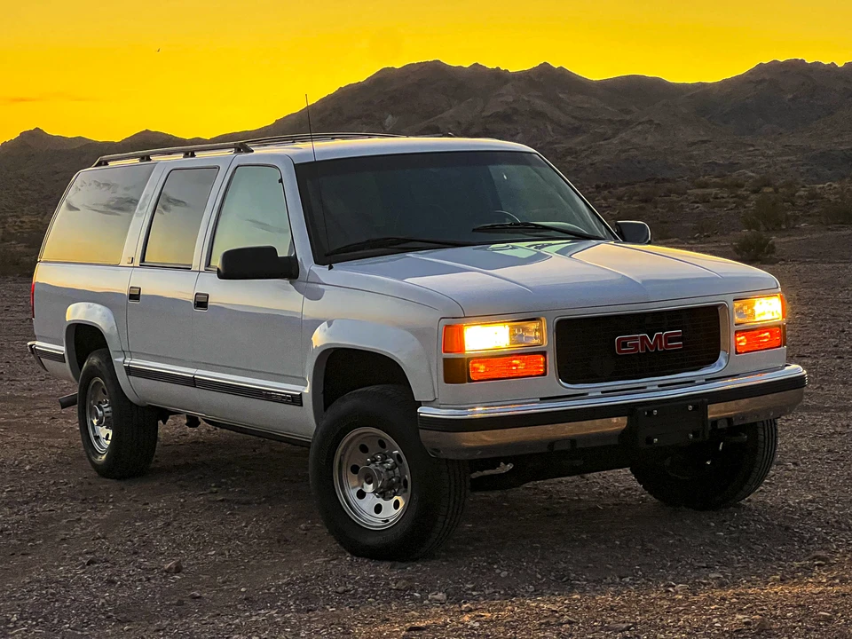 1996 GMC Suburban 8th Gen - Image 28 of 31