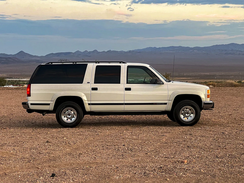 1996 GMC Suburban 8th Gen - Image 19 of 31