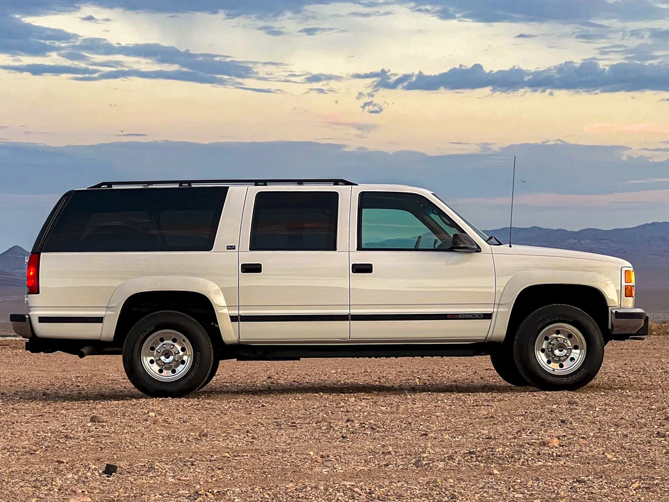 1996 GMC Suburban 8th Gen - Image 20 of 31