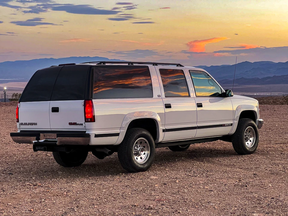 1996 GMC Suburban 8th Gen - Image 18 of 31