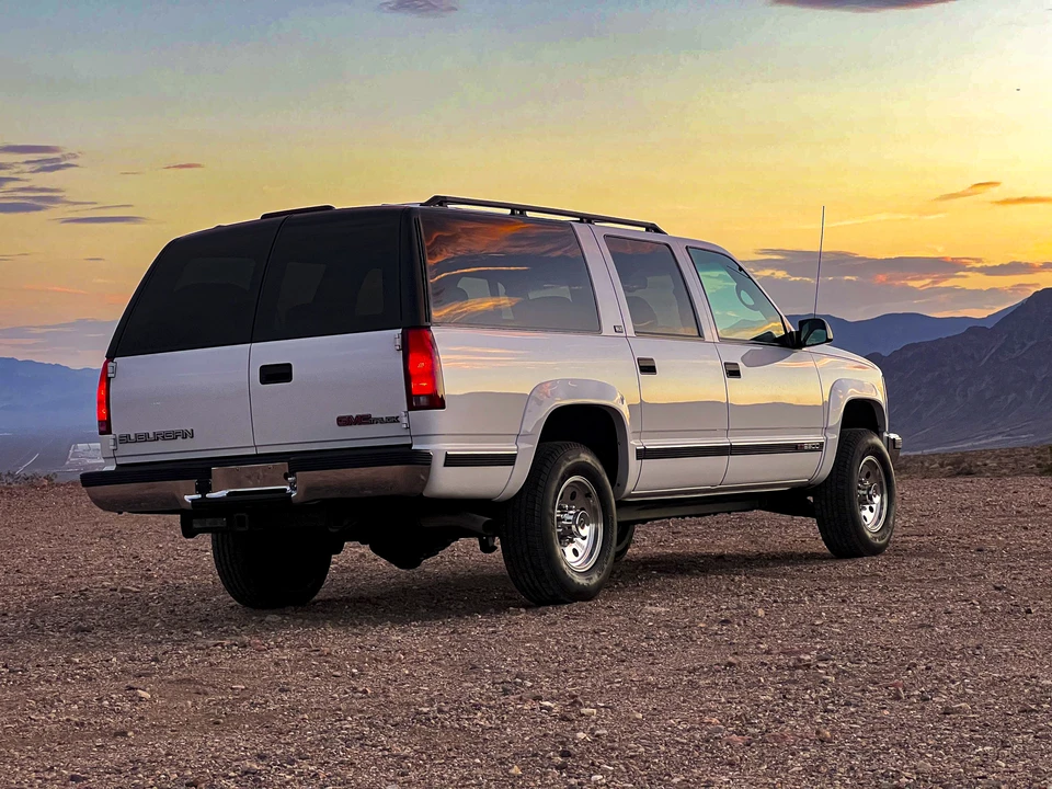 1996 GMC Suburban 8th Gen - Image 17 of 31