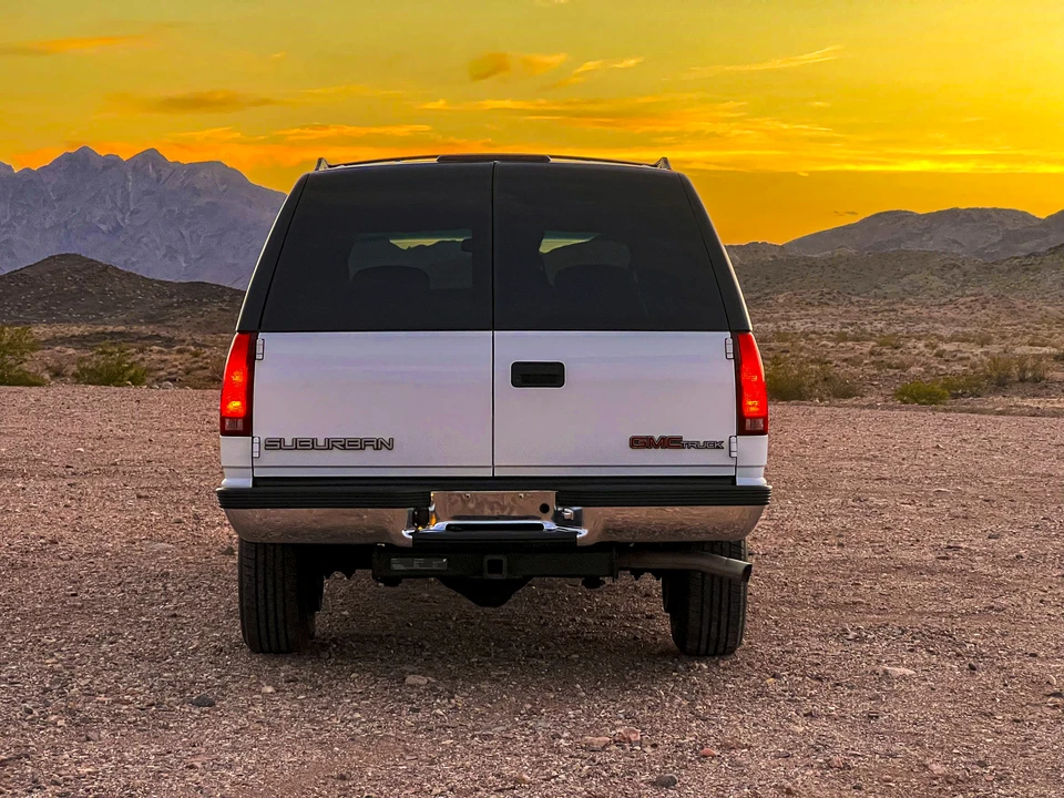 1996 GMC Suburban 8th Gen - Image 16 of 31