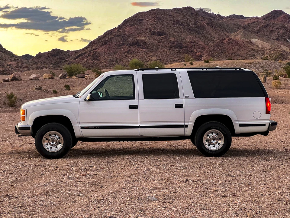 1996 GMC Suburban 8th Gen - Image 10 of 31