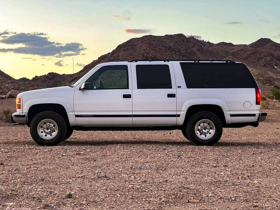 1996 GMC Suburban 8th Gen - Image 11 of 31
