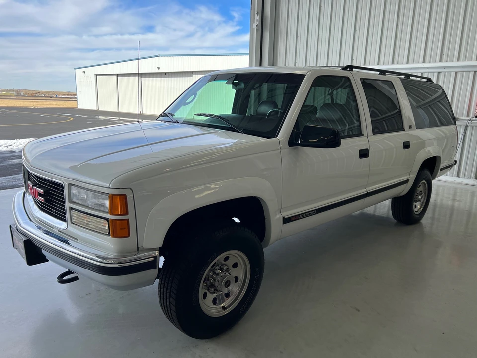 1996 Chevrolet Suburban 8th Gen - Image 2 of 31