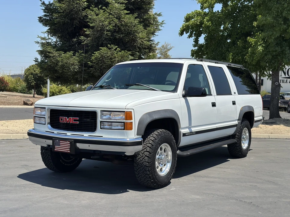 1996 GMC Suburban 8th Gen - Image 2 of 31