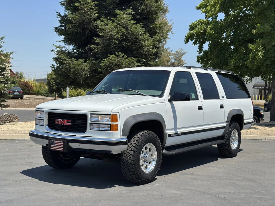 1996 GMC Suburban 8th Gen - Image 3 of 31