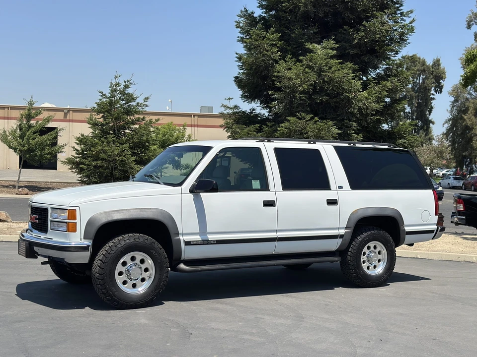 1996 GMC Suburban 8th Gen - Image 9 of 31