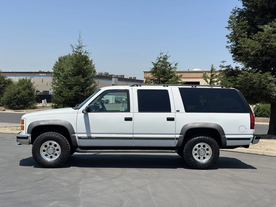 1996 GMC Suburban 8th Gen - Image 13 of 31