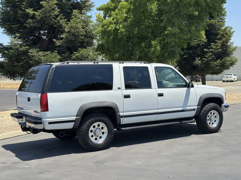 1996 GMC Suburban 8th Gen - Image 28 of 31