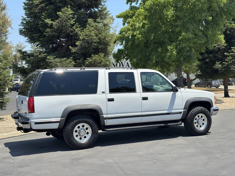 1996 GMC Suburban 8th Gen - Image 29 of 31