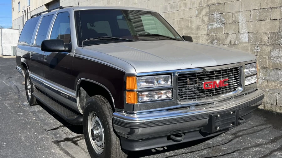 1996 GMC Suburban 8th Gen - Image 2 of 6
