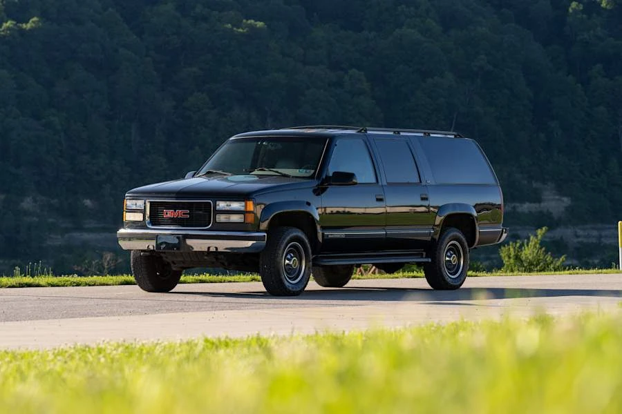 1996 GMC Suburban - Image 8 of 29