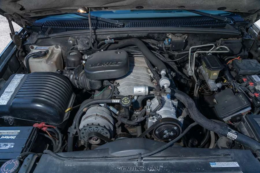 1996 GMC Suburban - Image 28 of 29