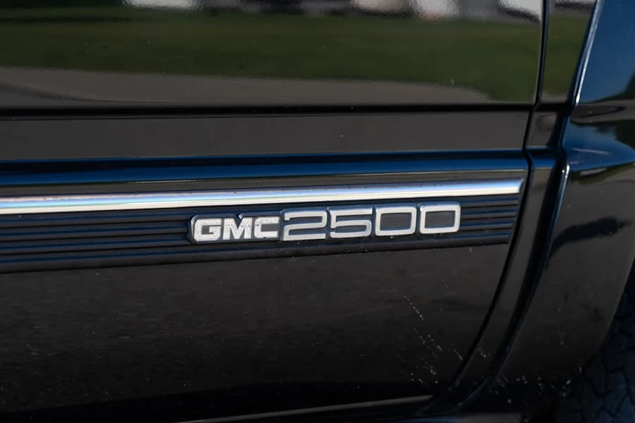 1996 GMC Suburban - Image 9 of 29