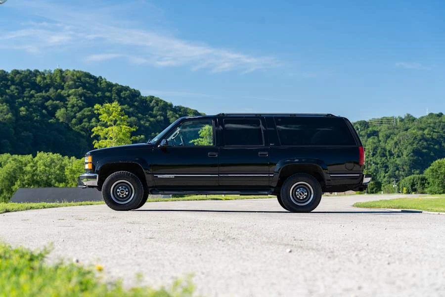 1996 GMC Suburban - Image 2 of 29