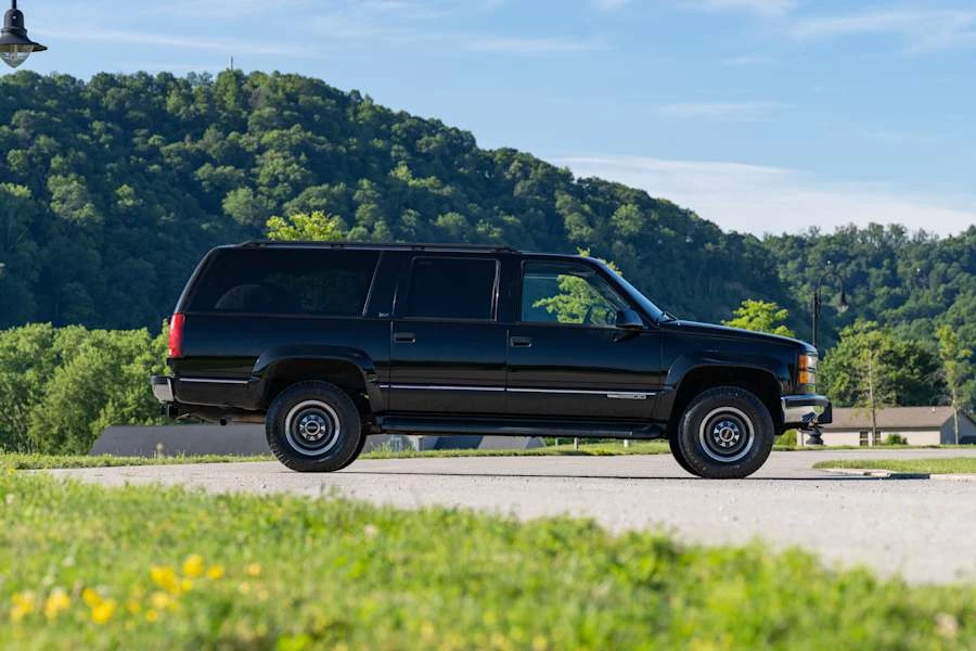 1996 GMC Suburban - Image 14 of 29