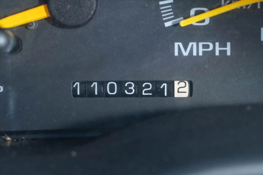 1996 GMC Suburban - Image 23 of 29