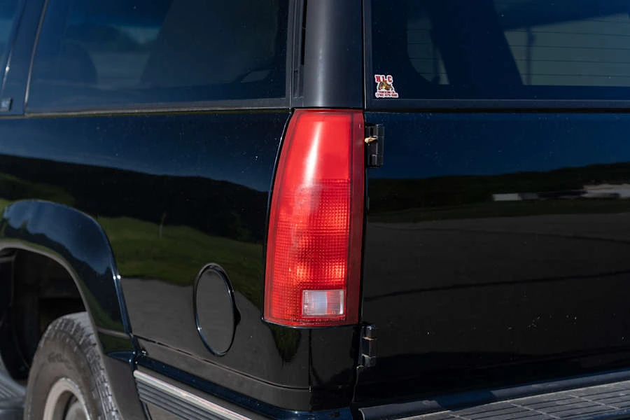 1996 GMC Suburban - Image 7 of 29