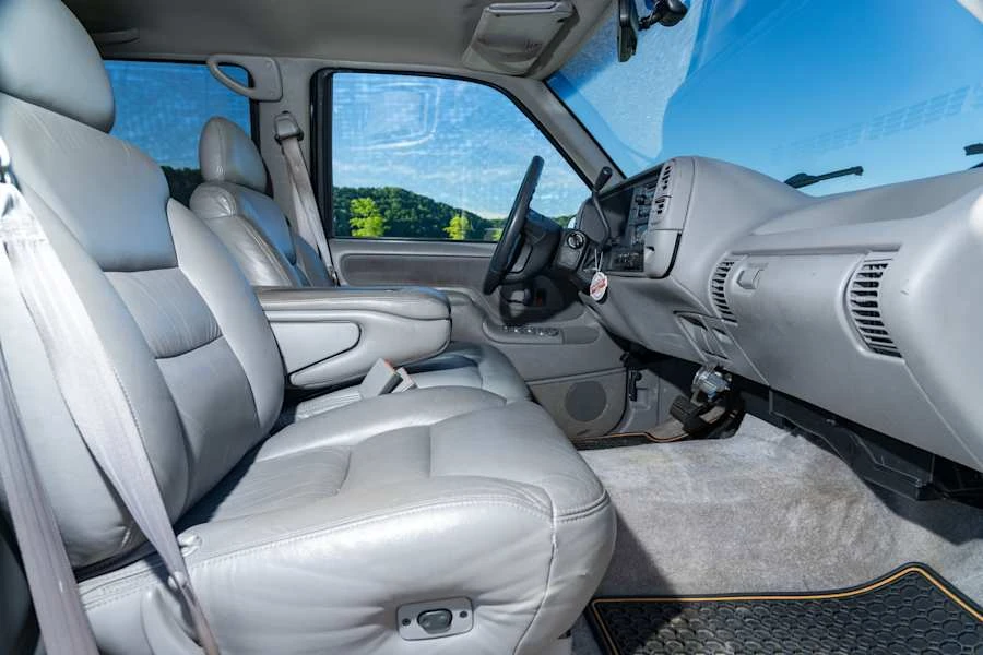 1996 GMC Suburban - Image 20 of 29