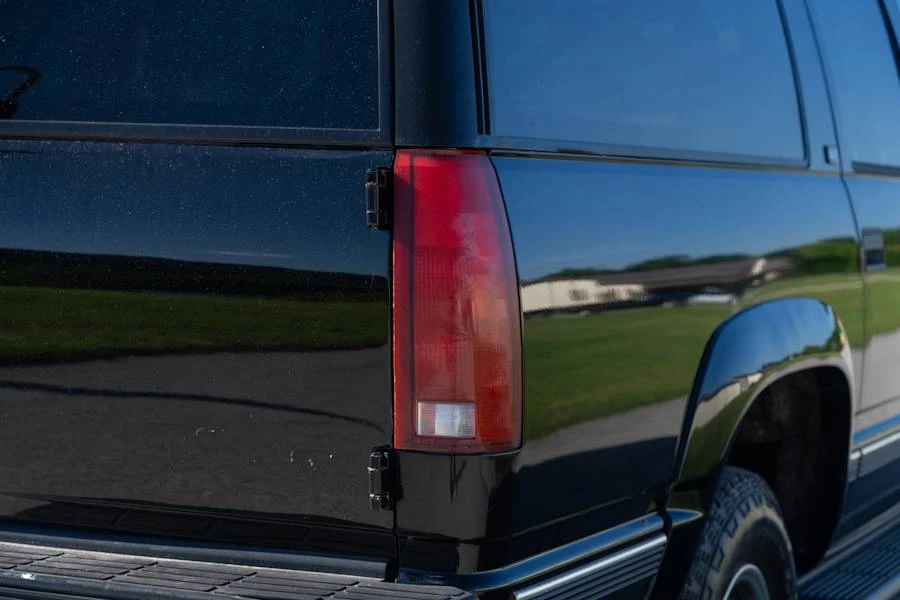 1996 GMC Suburban - Image 15 of 29