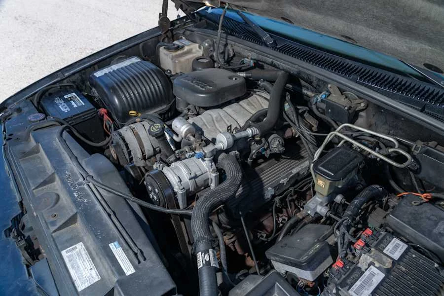 1996 GMC Suburban - Image 29 of 29
