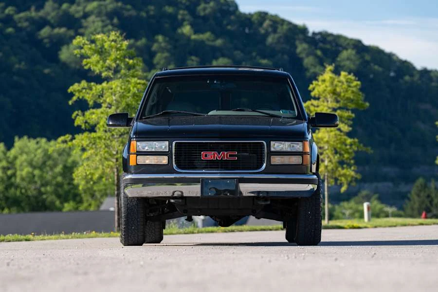 1996 GMC Suburban - Image 4 of 29