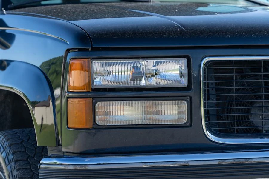 1996 GMC Suburban - Image 18 of 29